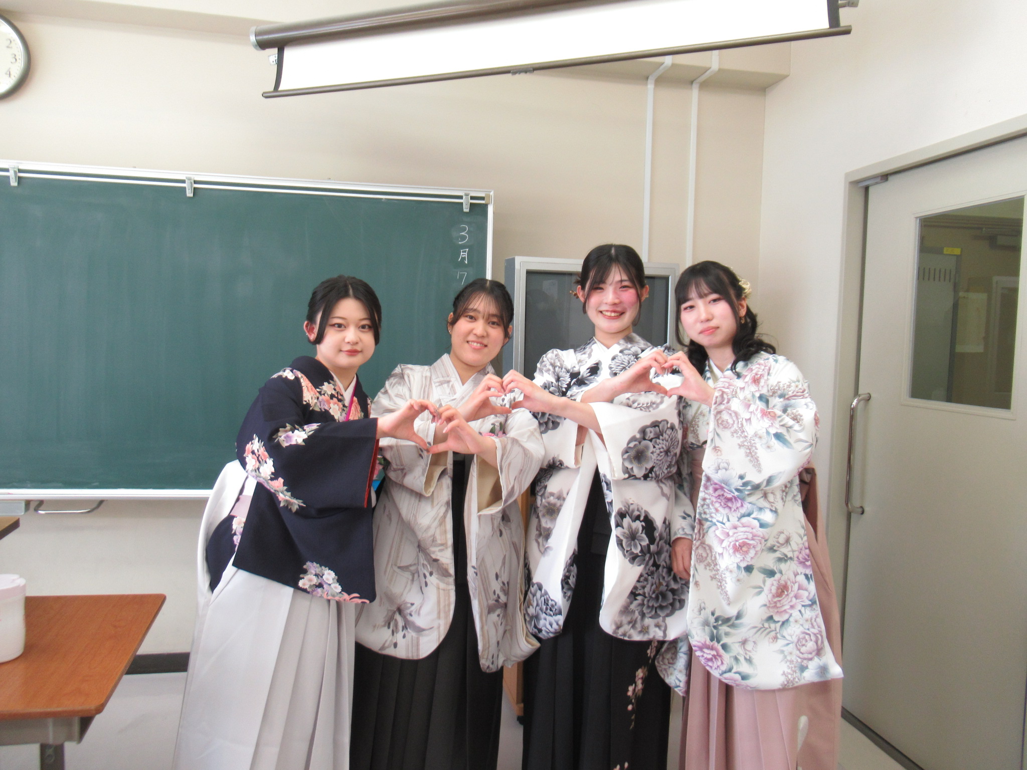 笑顔でポーズ