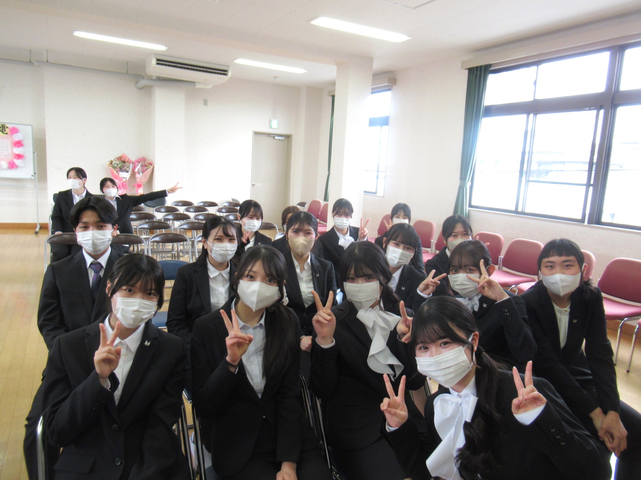 式典前の和やかな様子