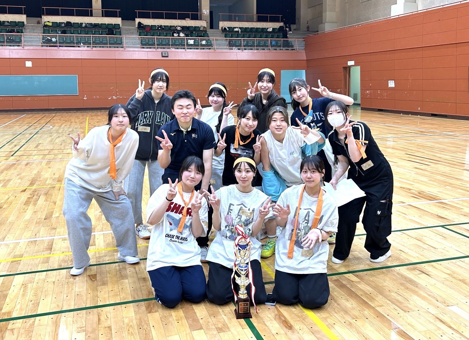 優勝チームの記念撮影